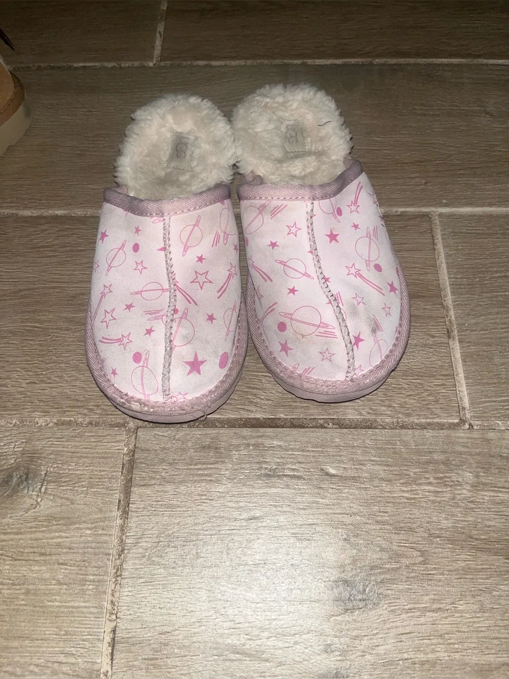 UGG Kids Pink & White Space Print Shearling-Lined Slippers